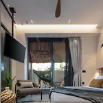 Casa Negro - Beachfront Living By Etouri Villa *