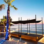 Casa Negro - Beachfront Living By Etouri Villa *
