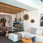 Casa Negro - Beachfront Living By Etouri Villa *