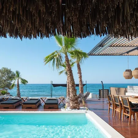 Casa Negro - Beachfront Living By Etouri Villa *