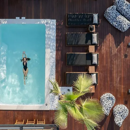 Casa Negro * 罗希姆诺