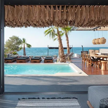 Casa Negro - Beachfront Living By Etouri Villa *