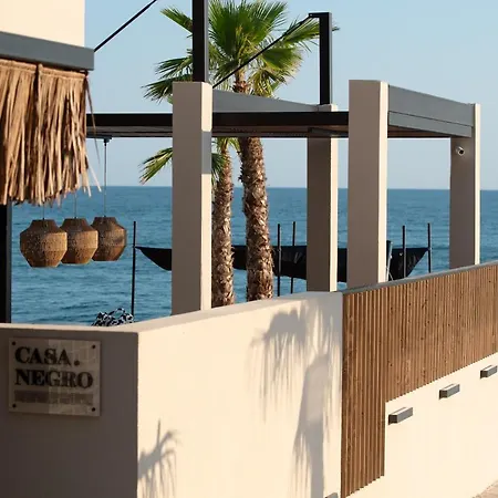 Casa Negro - Beachfront Living By Etouri Villa