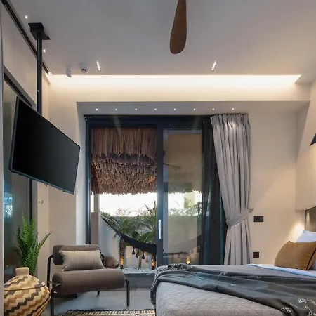 Casa Negro - Beachfront Living By Etouri Villa *