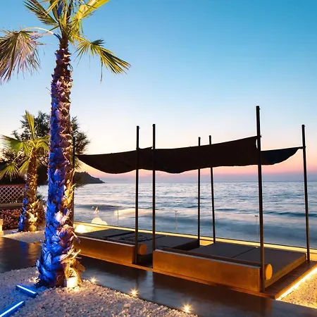 Casa Negro - Beachfront Living By Etouri Villa *