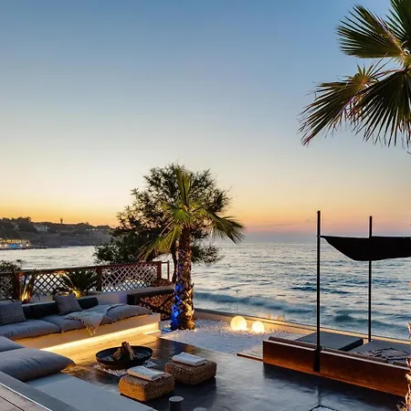 Casa Negro - Beachfront Living By Etouri Villa