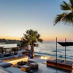 Casa Negro - Beachfront Living By Etouri Vilă
