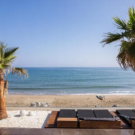 Casa Negro - Beachfront Living By Etouri Villa