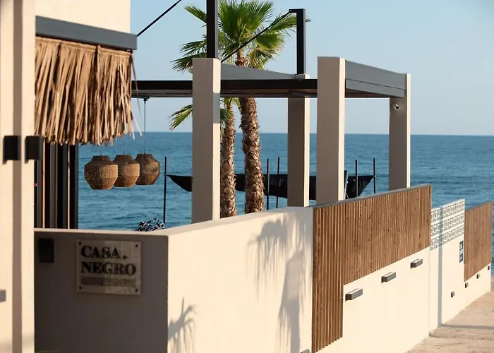 Casa Negro - Beachfront Living By Etouri Villa