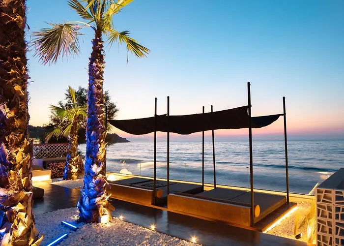 Casa Negro - Beachfront Living By Etouri Villa *