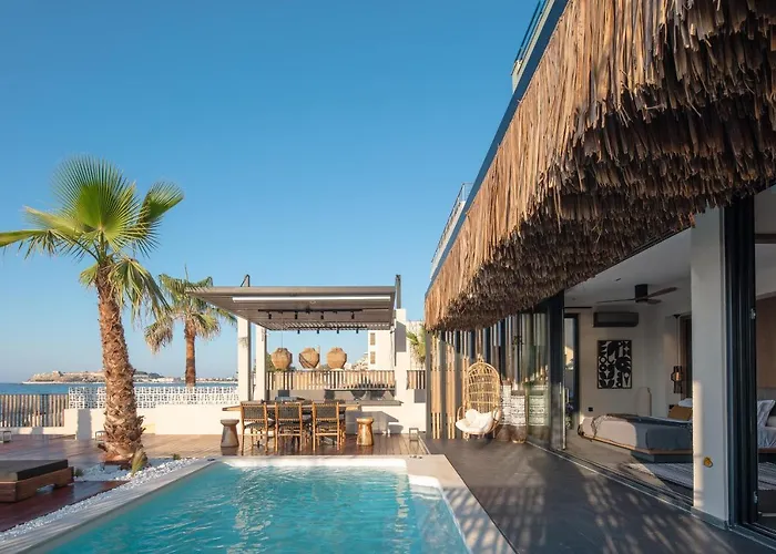 Casa Negro - Beachfront Living By Etouri Villa *