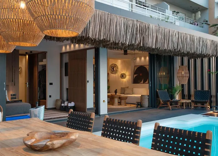 Villa Casa Negro - Beachfront Living By Etouri *