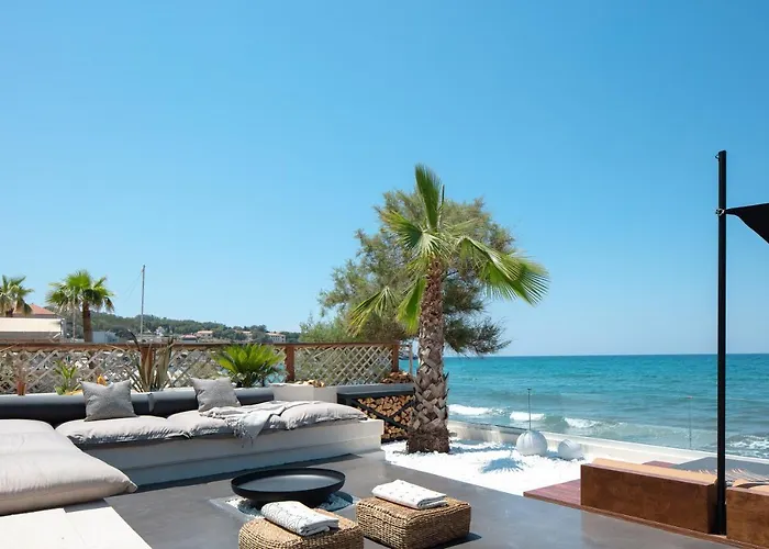 Casa Negro - Beachfront Living By Etouri Villa *