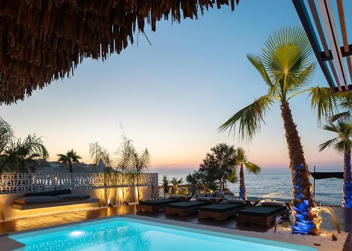 Casa Negro - Beachfront Living By Etouri Villa Rétino