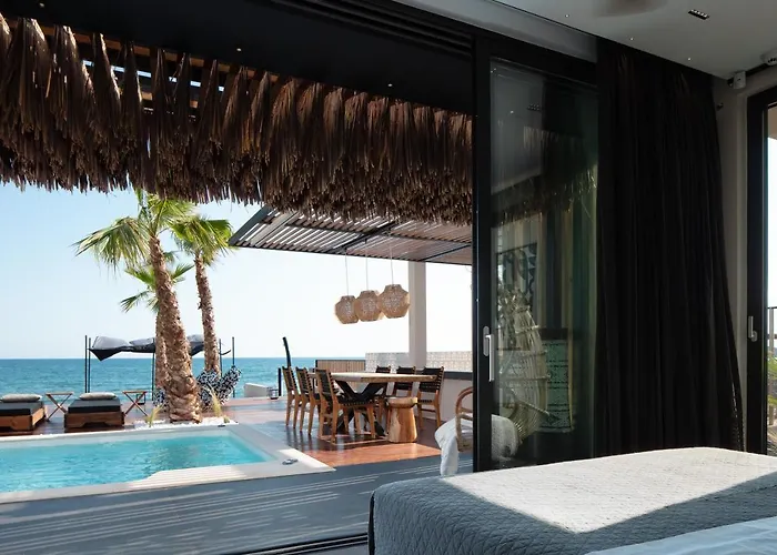 Villa Casa Negro - Beachfront Living By Etouri *