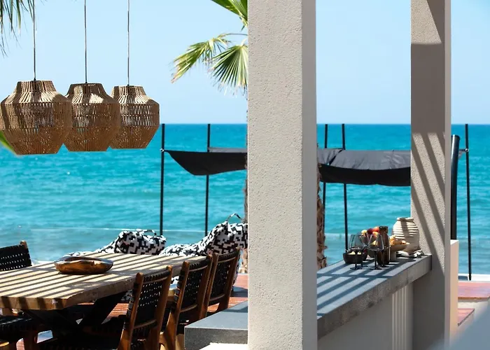 Villa Casa Negro - Beachfront Living By Etouri