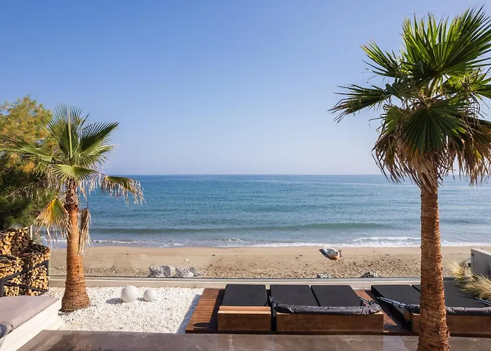 Casa Negro - Beachfront Living By Etouri Villa