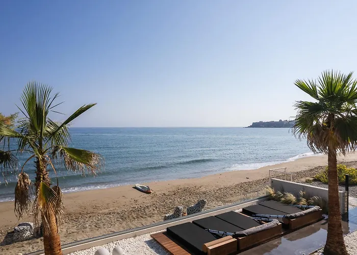 Casa Negro - Beachfront Living By Etouri Villa *