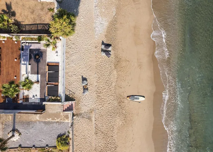 Casa Negro - Beachfront Living By Etouri Villa